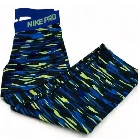 Nike Pro Women's Camo Capri Leggings Multicolor Size Small Activewear - Picture 1 of 6